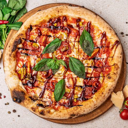 Піца Пепероні з пікантною салямі та маринованим перцем