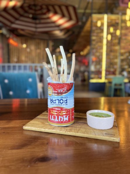 Грисині з песто із зеленого горошку