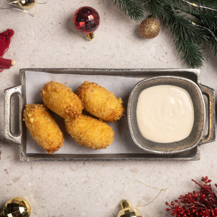 Картопляні крокети з моцарелою та салямі